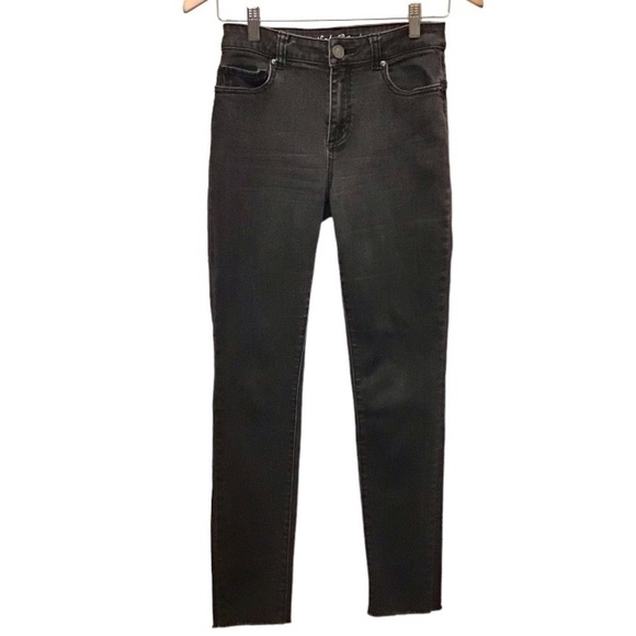 Victoria’s Secret 4 High Rise Jeggings Skinny Jeans Faded Black Frayed Hems - Picture 1 of 11